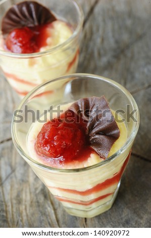 pudding strawberry with raspberry jam - pudding with raspberry jam - custard strawberry with raspberry jam