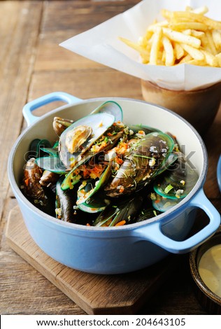 green mussels baked with cheese and french fries
