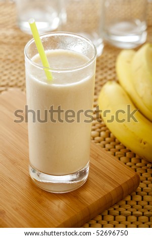 لحل الصحي لفقر الدم {الأنيميا} ذهاااااااااااب بلارجعة Stock-photo-icecold-served-milkshake-with-banana-52696750