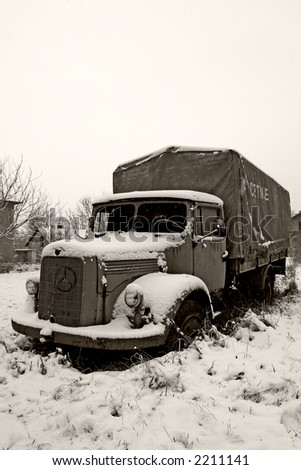 old abandoned old truck in winter