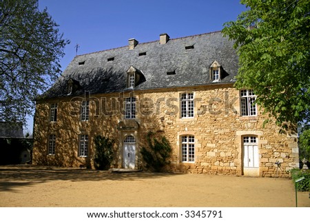 old stone mansion in eyrignac garden