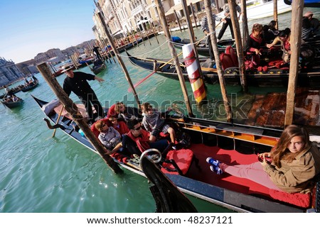 VENICE - OCTOBER 26: Family and gondolier on tour on October 26, 2009 in Venice, Italy. There were several thousand gondolas in the 18th century, with only several hundred today for tourism.