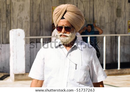 DELHI - SEPTEMBER 22:  Sikh man with a turban at Sis Ganj Gurdwara on September 22, 2007 in Delhi, India. Worldwide there are about 25 million Sikhs.