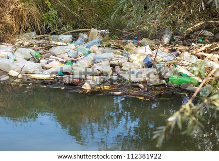 Plastic and aluminum garbage in water