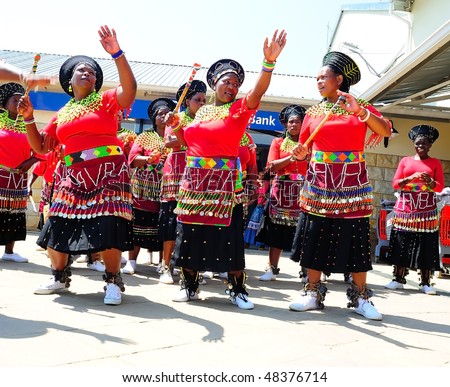 UNDERBERG - FEBRUARY 13: Zulu Dancers. Women from  a low-cost housing project busk at a mall, entertaining Saturday morning shoppers on February 13, 2010 in Underberg, South Africa.