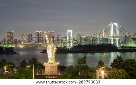 Night view of Statue of Liberty, Rainbow bridge and Tokyo skyline from Odaiba, Tokyo