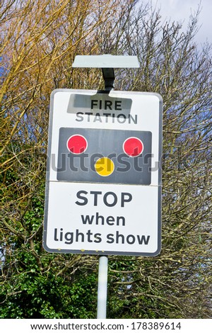 Sign instructing traffic to stop for fire engines