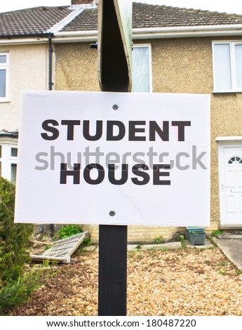Sign advertising a student house for rent in the UK