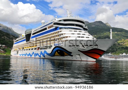 stock photo : GEIRANGER, NORWAY-AUGUST 5: Cruise ship anchored in Geiranger