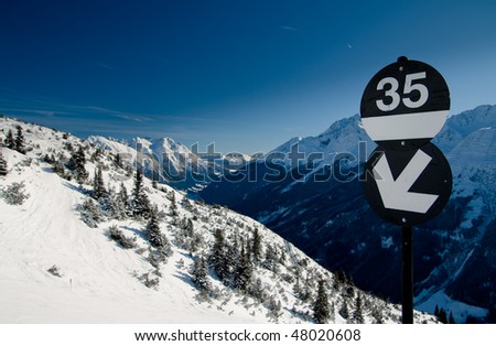 Black arrow showing 35 black ski slope