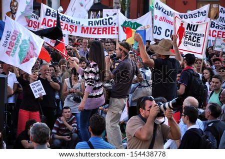 CLUJ -SEPT 8: People join a protest against the Romanian Government that passed a law allowing the gold extraction project at Rosia Montana against the people\'s will. On Sept 8, 2013 in Cluj, Romania