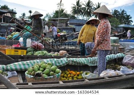 CAI RANG - FEB 17: Unidentified fruit sellers at the Floating Market. With thousands of vessels, Cai Rang is the biggest floating market in the Mekong Delta. On Feb. 17, 2013, in Can Tho, Vietnam