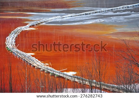 Pollution of a lake with contaminated water from a gold mine