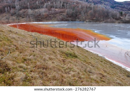 Pollution of a lake with contaminated water from a gold mine