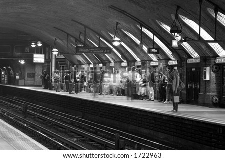 Black & White: Baker Street Station Platform at the London Underground