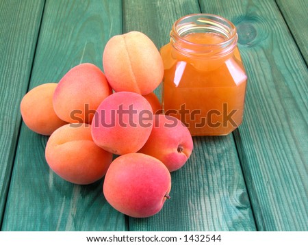jar of apricot jam and some fresh apricots
