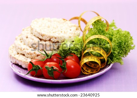 plate of rice cakes tomatoes and letuce - on diet