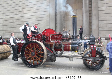 CITY OF LONDON, ENGLAND - NOVEMBER 12: Old steam tractor at the Lord Mayor\'s Show in the City of London November 12, 2010. The Lord Mayor\'s Show is an annual parade in London.