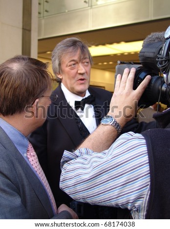 REGENT STREET, LONDON - MAY 11: Stephen Fry the famous actor being interviewed at product launch in Regent Street, London on May 11, 2009. Stephen Fry is an actor and TV presenter.