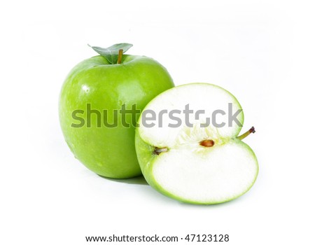 Green apple and the cut apple