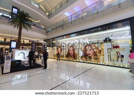 DUBAI - OCTOBER 15: The Dubai Mall linterior on October 15, 2014 in Dubai, UAE. The Dubai Mall located in Dubai, it is part of the 20-billion-dollar Downtown Dubai complex, and includes 1,200 shops.