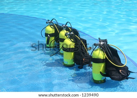Scuba lessons in the pool