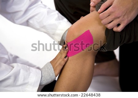 taping a knee