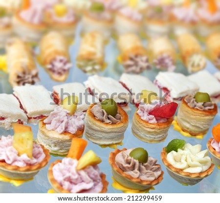 Finger foods (sweet and savoury foods)
