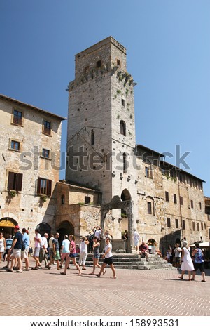 SAN GIMIGNANO, ITALY - AUGUST 16 : Famous town in Tuscany with many medieval high towers, Unesco World Heritage site in Tuscany, August 16 2013 in San Gimignano, Italy