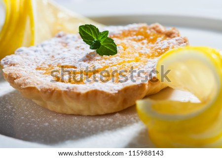 A small cream tart along with some lemons for that extra flavor.