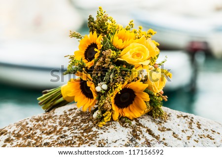 The bride chose a yellow theme and bouquet for her wedding.