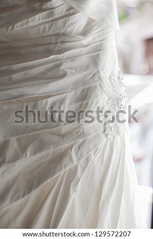 The center cut of the wedding dress of the bride.