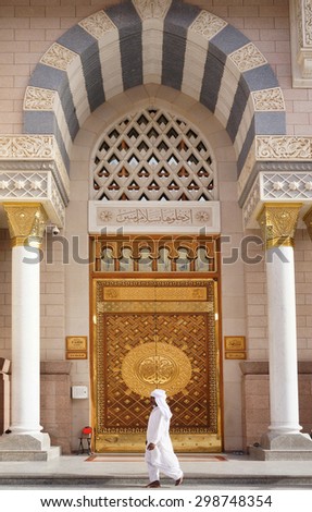 MEDINA,SAUDI ARABIA -CIRCA MAY 2015 : unidentified man walking in front of the King Fahd Door of Masjid Nabawi on May, 2015 in Medina, Saudi Arabia. Nabawi Mosque is the second holiest mosque in Islam