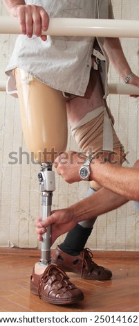 Hands machinery governing prosthetic leg on man