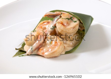 marine shrimps cooked in sauce, rolled in a sheet of aspidistra