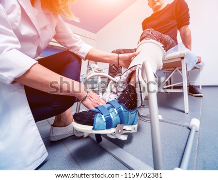 Patient on CPM (continuous passive range of motion) machines. Device to provide anatomically correct motion to both the ankle and subtalar joints. Foot\'s rehabilitation after injured