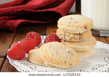 Gourmet raspberry shortbread cookies with a glass of milk