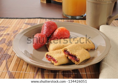 High fiber strawberry nutrition bars with coffee and apple juice