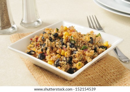 A healthy salad with black beans and qunioa