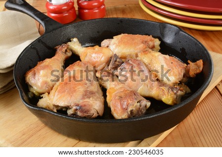 Fried chicken thighs and drumsticks in a cast iron skillete