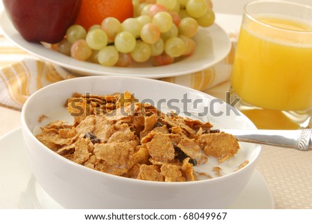 A bowl of cereal and of fruit