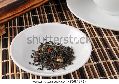 a sample of green and black whole leaf tea
