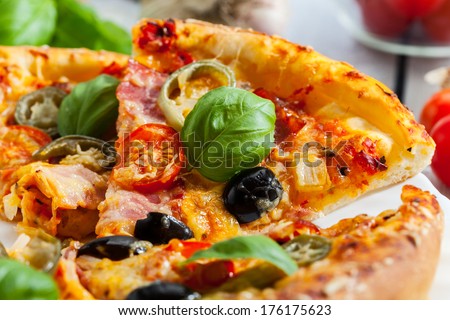 [Obrazek: stock-photo-pizza-with-bacon-and-jalapen...175623.jpg]