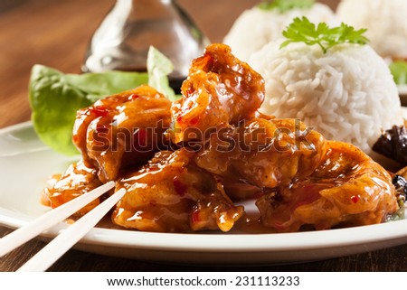 Fried chicken pieces in batter with sweet and sour sauce