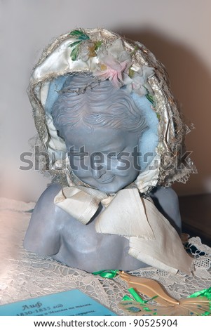 KIEV, UKRAINE - APRIL 16: An woman bust with fine bonnet on display at the museum exhibit of Marina Ivanova\'s private collection of antique woman\'s clothes on April 16, 2011 in Kiev, Ukraine.