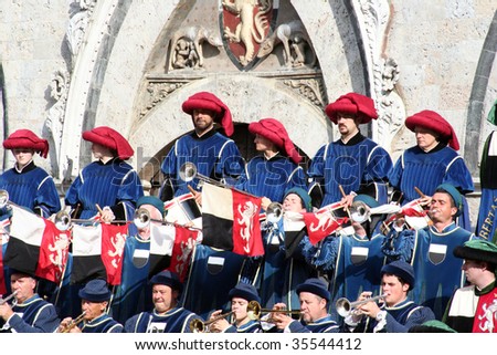 SIENA, ITALY - AUGUST 16: Musicians in medieval costume take part in parade in before the beginning of the Palio on August 16, 2009 in Siena, Italy