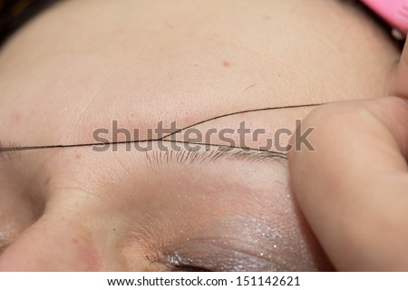 plucking eyebrows thread
