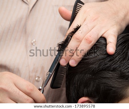 Men\'s haircut scissors at salon