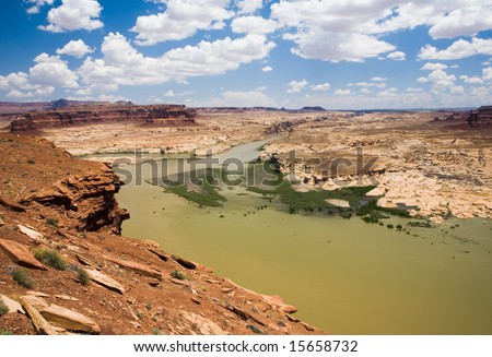 Hite Overlook looking down into Lake Powell in Glen Canyon National Recreation Area, Utah on a party cloudy day