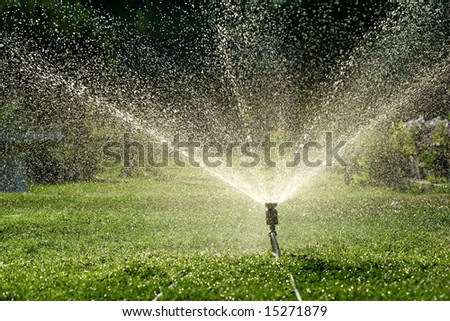 Irrigation system throwing water drops away